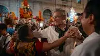 Tập 1 Eugene Levy, Vị Lữ Khách Miễn Cưỡng (Phần 3)