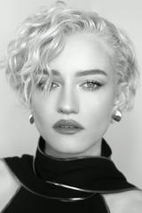 Julia Garner